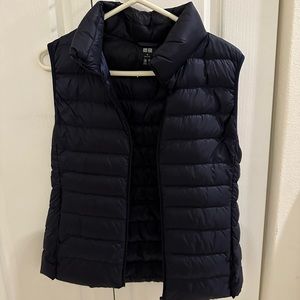 Uniqlo light weight navy blue vest